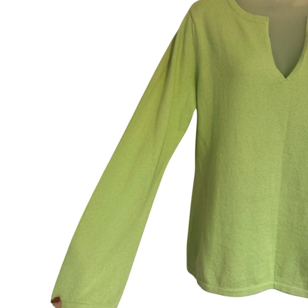 NWT GAP Women's V-Neck Lime SPRING Sweater   LARGE    #I - Picture 3 of 9